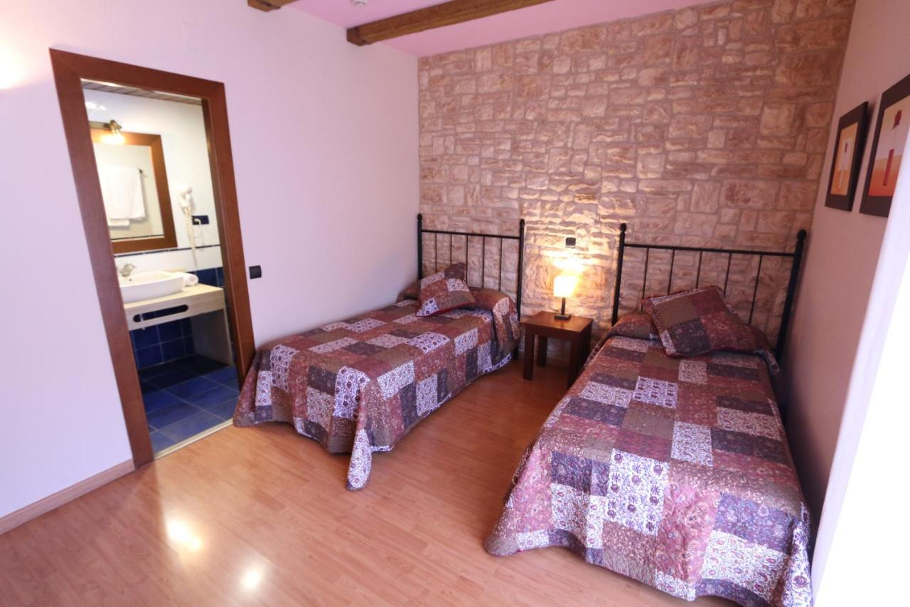 Hostal Del Senglar Ла-Эсплуга-де-Франколи Экстерьер фото